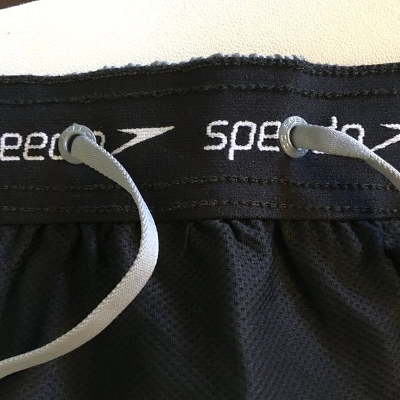 SPEEDO Men's 5.5" UPF Swim Trunks with Pockets  🏄🏊  NEW!!! - Picture 8 of 14
